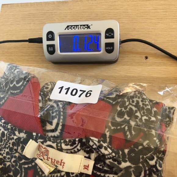 Aryeh Sweater Womens Extra Large Red Floral 3/4 Sleeves Tunic Button Pullover - Picture 8 of 8